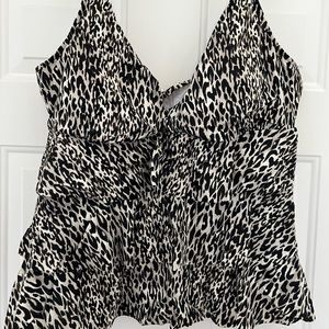 Women’s plus swim top. Sz 22. Black print